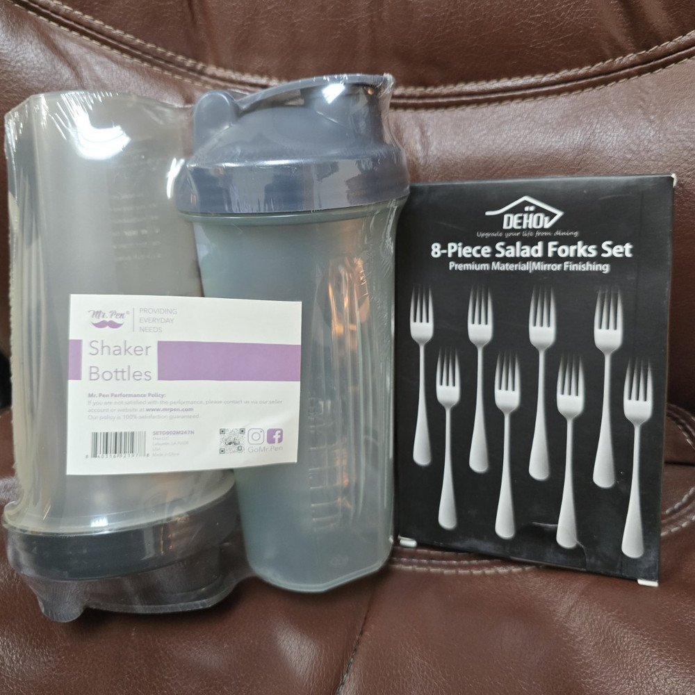 Mr. Pen 2-Pack 20 oz Reusable Plastic Shaker Bottles, Flip Lock Lid Gray/Clear.