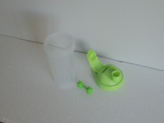 BlenderBottle 20 oz Water Bottle/Shaker Green /Clear BPA Free Measurment on side