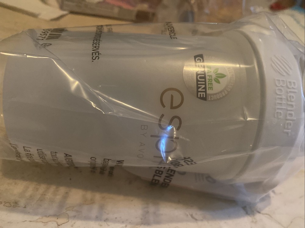 AVON 20oz SHAKER BOTTLE GREAT FOR MIXING POWDER DRINKS