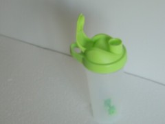 BlenderBottle 20 oz Water Bottle/Shaker Green /Clear BPA Free Measurment on side