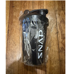 SNAP Black Plastic Shaker Bottle w/ Screw-on Lid, Reusable 24 oz Gym