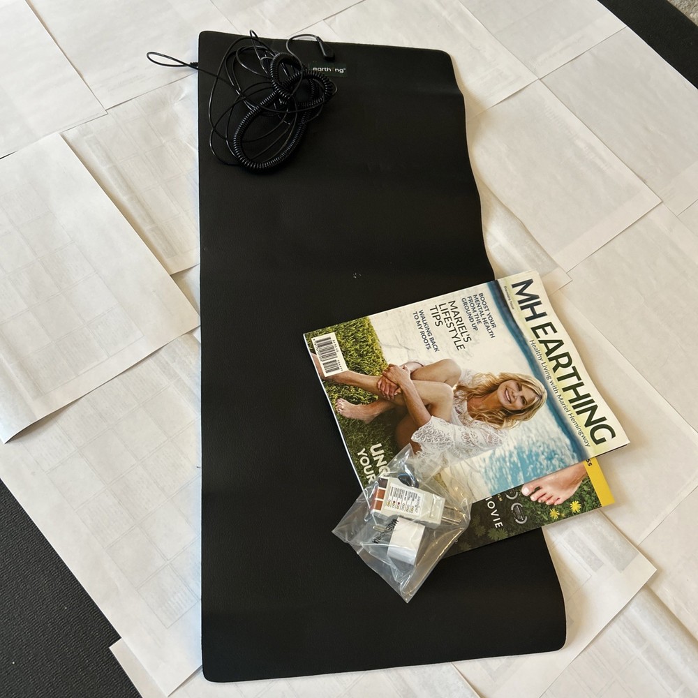 Earthing: Small Earthing Universal Matt + Earthing Magazine + Adapter