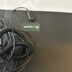 Earthing: Small Earthing Universal Matt + Earthing Magazine + Adapter