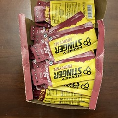 Honey Stinger Açaí Pomegranate Organic Energy Gel 24 Pack 1.2oz Each EXP 10/25