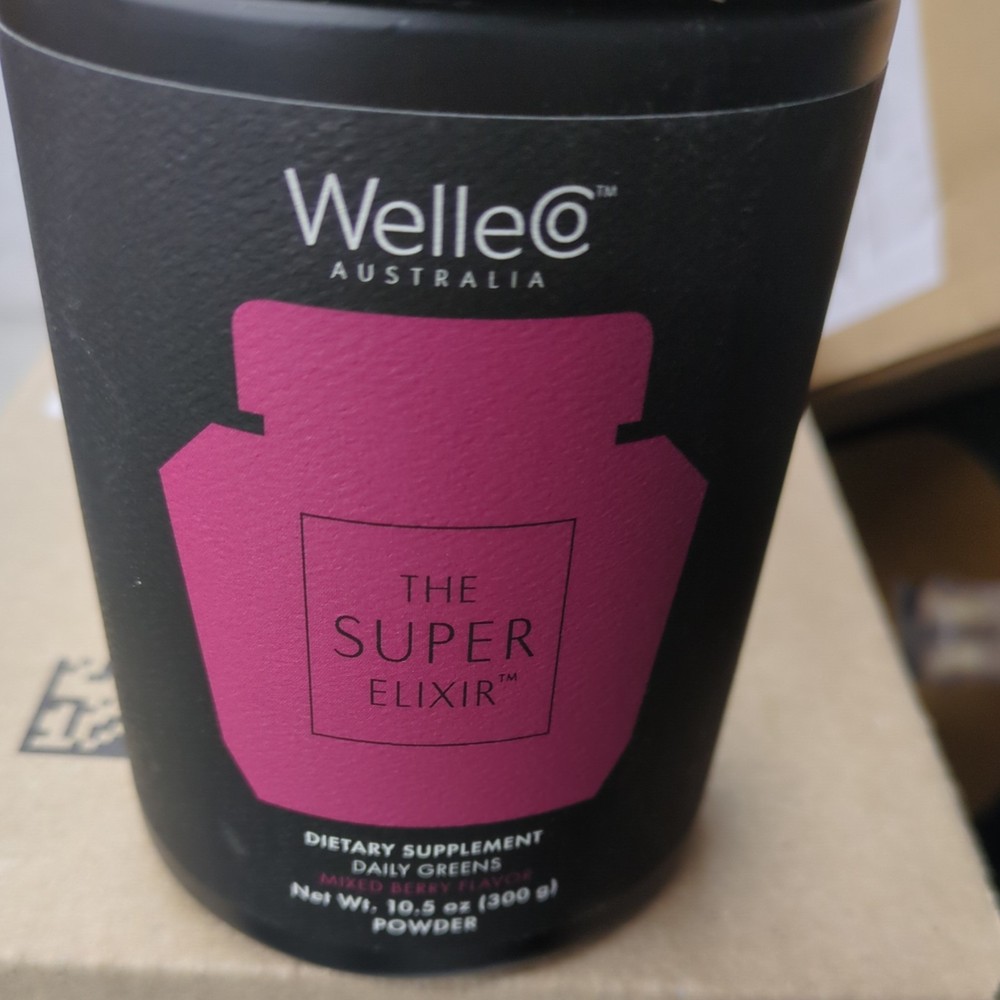 WelleCo The Super Elixir Daily Greens Probiotic Drink Mix Mixed Berry EXP 4/2027