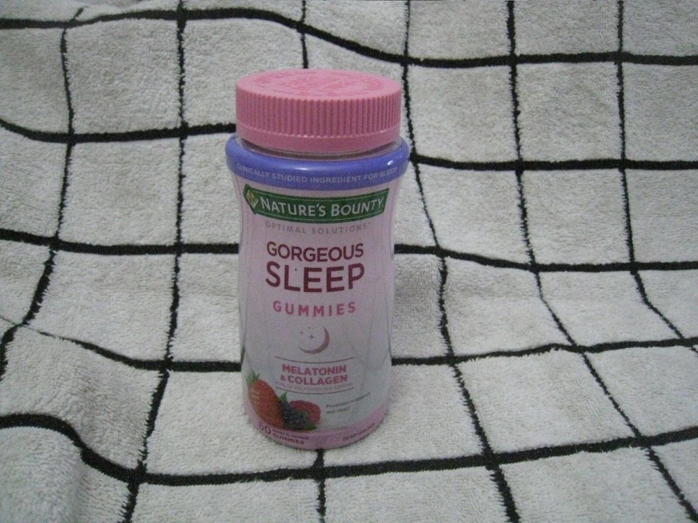 Nature’s Bounty Gorgeous Sleep Gummies – Berry 60 5mg melatonin collagen 06/2025